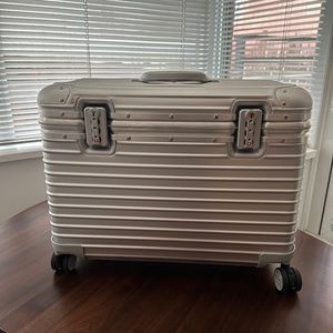 Rimowa Topas Pilot Case 37L